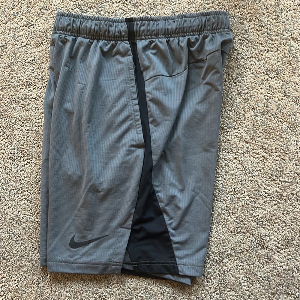 Nike men’s athletic shorts standard fit. Size small.
